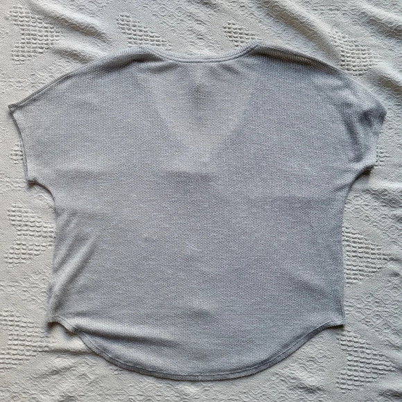 Babaton Casual Relaxed fit Cotton Blend Knit V-Neck T-Shirt - Picture 3 of 11